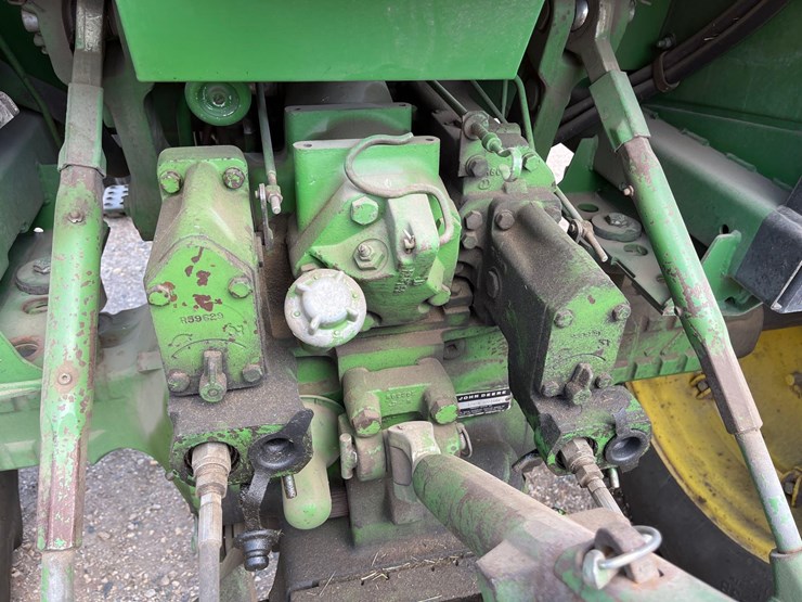 1981-john-deere-4240-image-26