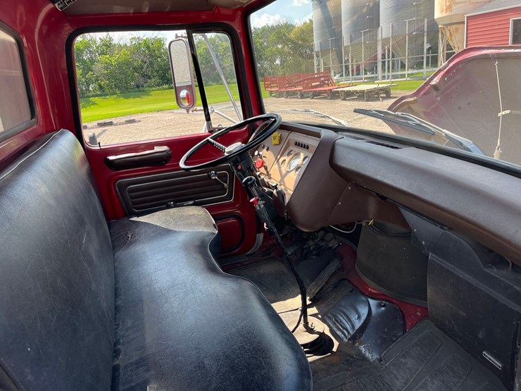 1976-ford-750-grain-truck-image-32