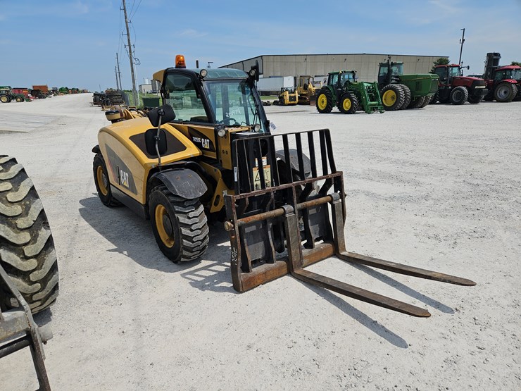 2019-caterpillar-th255c-image-16