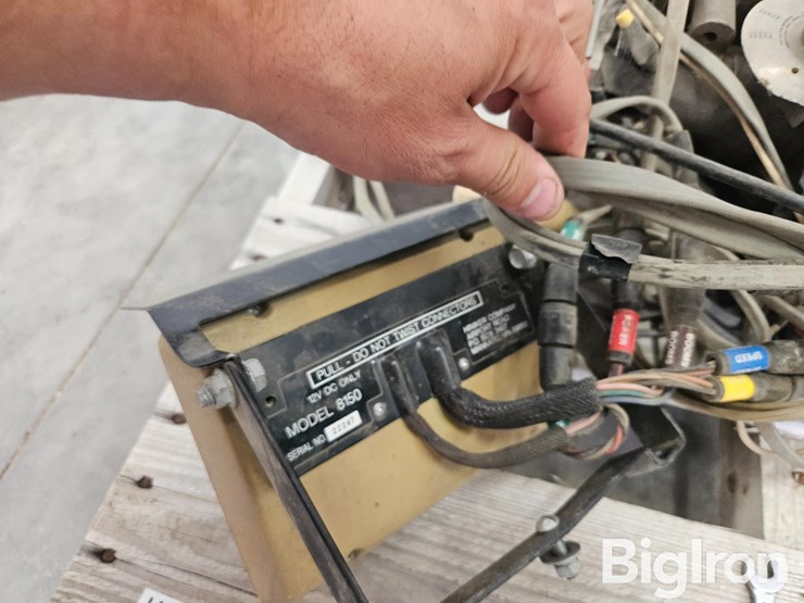 hiniker-8150-monitor,-unused-truck-starter,-&-other-misc.-items-image-10