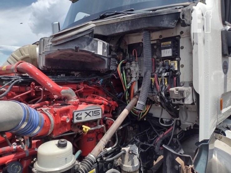 2019-peterbilt-567-image-17