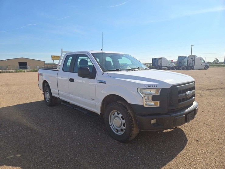 2015-ford-f150-xlt-image-2