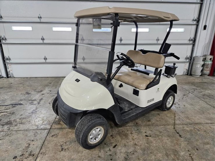 #373-•-2015-ez-go-rxv-golf-cart-image-1
