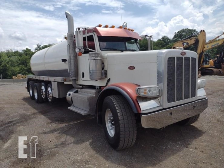peterbilt-389-image-36