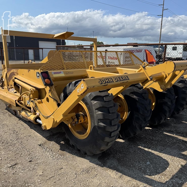2000 DEERE 1812C