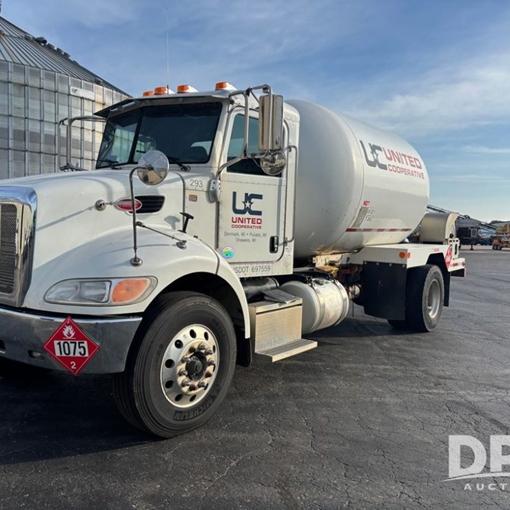 2013 PETERBILT 337