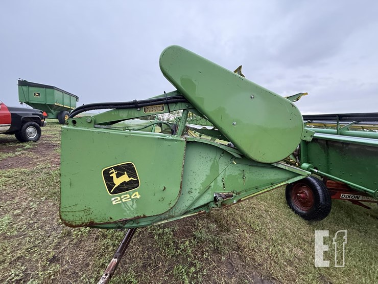 john-deere-224-image-2