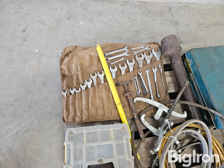 pallet-of-misc.-tools,-parts,-&-fasteners-image-14