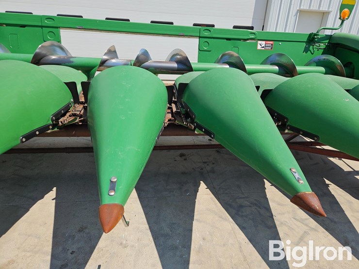 2013-john-deere-608c-image-12