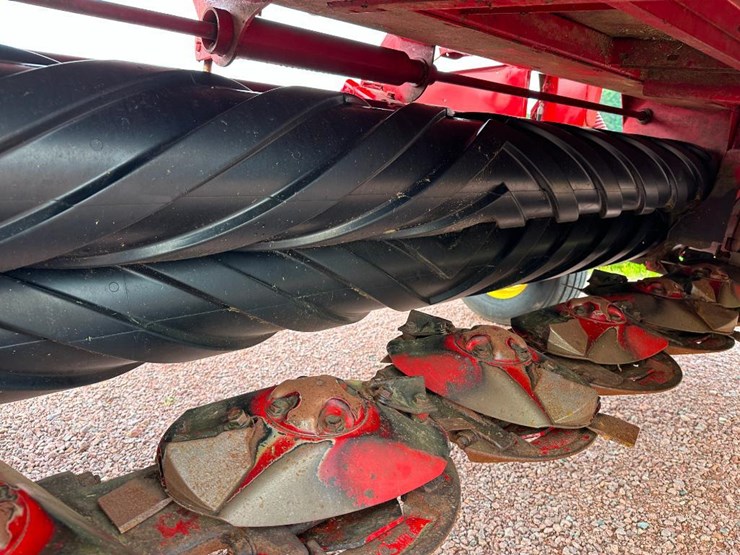 2014-new-holland-h7450-image-33