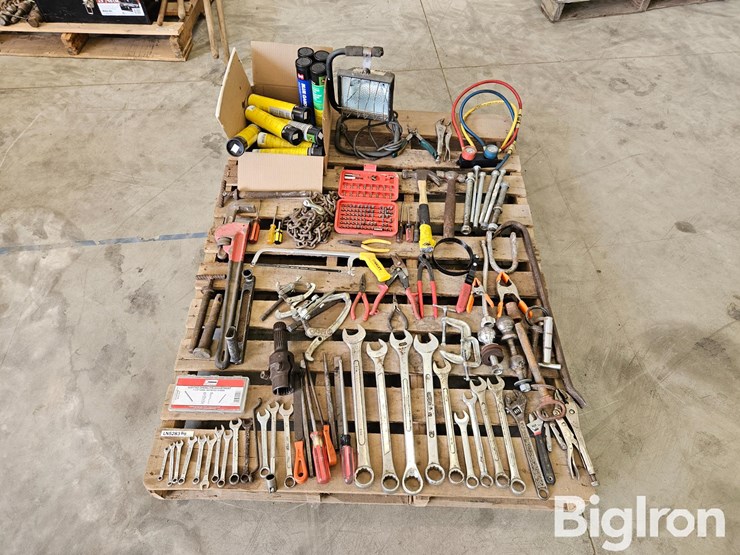 pallet-of-misc.-tools,-parts,-&-fasteners-image-1