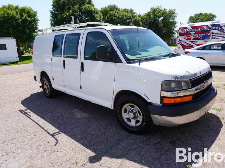2004-chevrolet-express-1500-image-3
