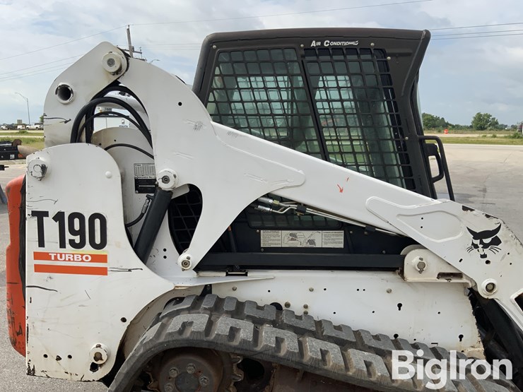 2009-bobcat-t190-image-16