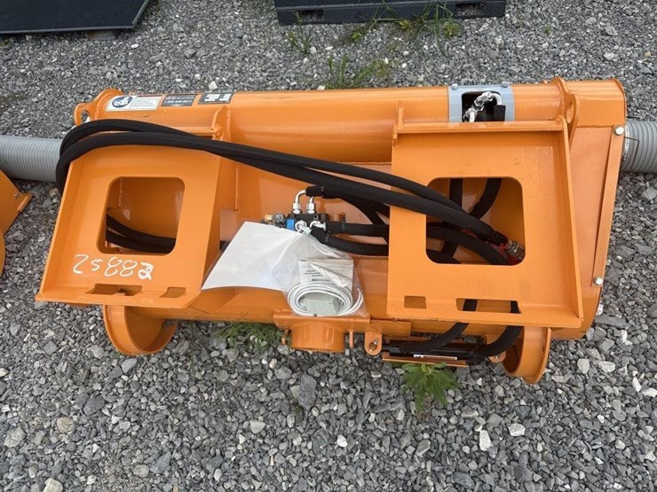 land-honor-skid-steer-concrete-mixer-image-1