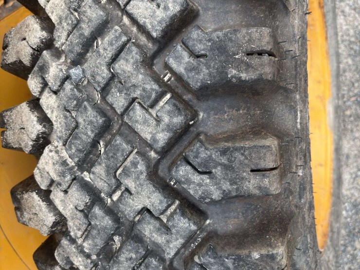 2001-john-deere-250-image-12