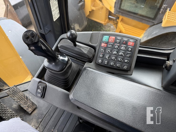 2019-deere-524kii-image-30