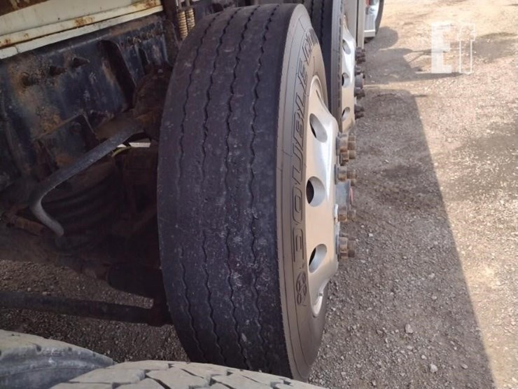 peterbilt-389-image-33