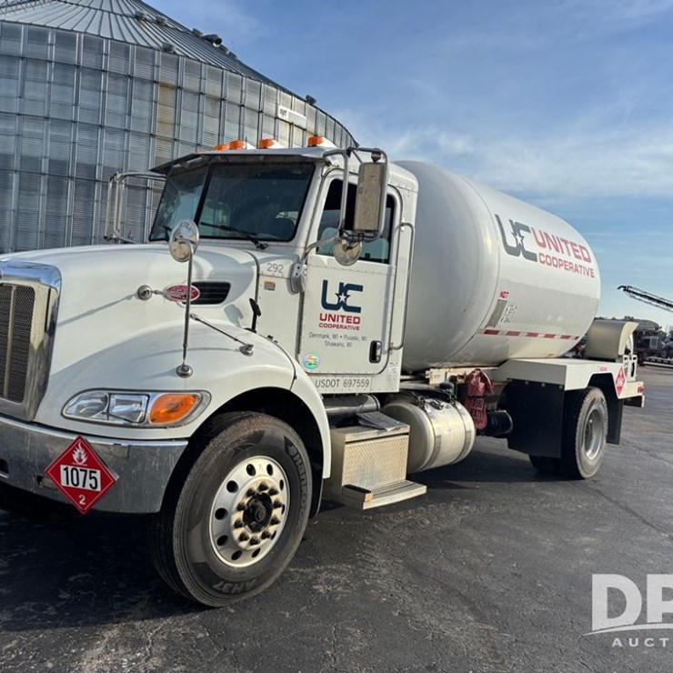 2013 PETERBILT 337