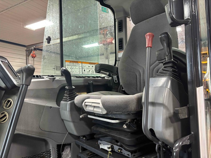 2016-bobcat-e85-image-15