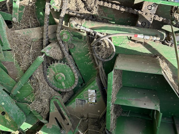 2012-john-deere-568-image-16