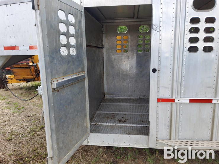 2002-wilson-5724t-t/a-gooseneck-livestock-trailer-image-17