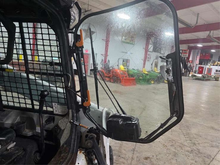 2013-bobcat-s750-image-17