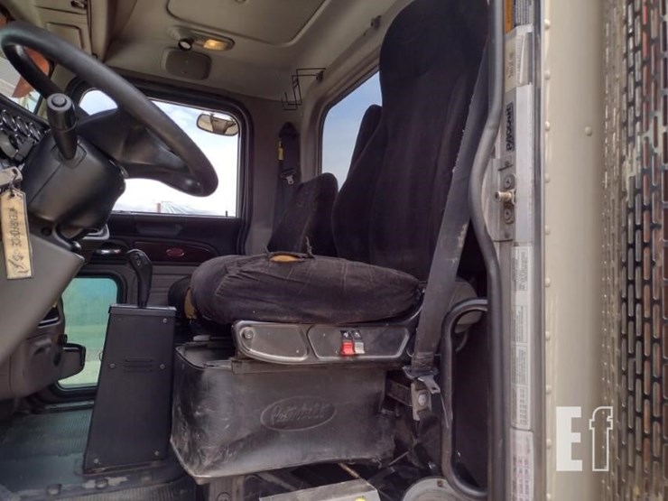 peterbilt-389-image-14