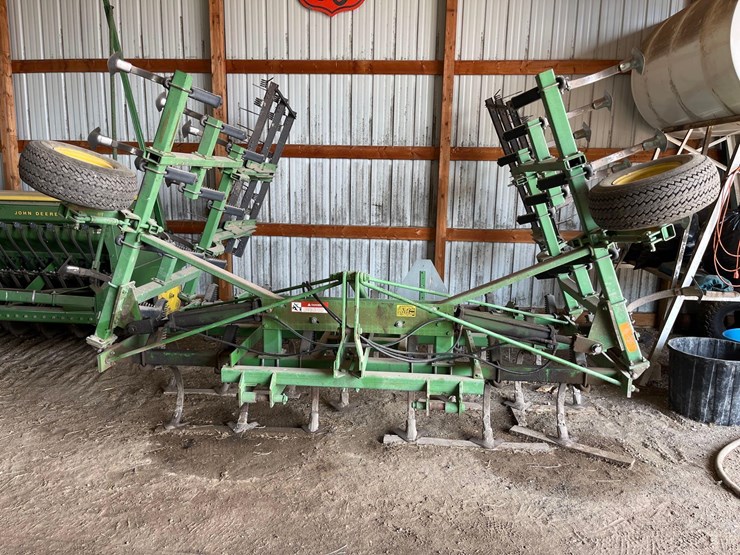 john-deere-960-cultivator-image-1