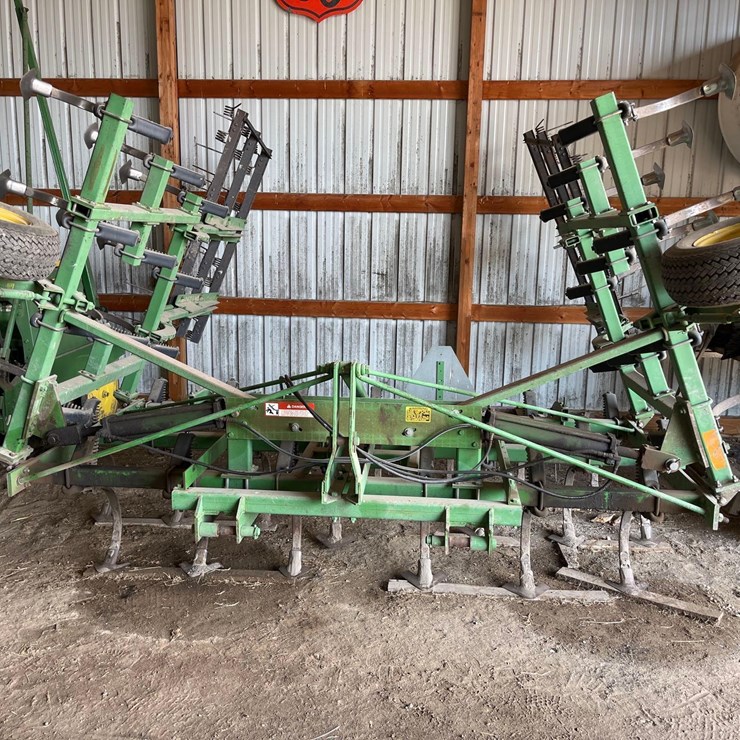 John Deere 960 Cultivator