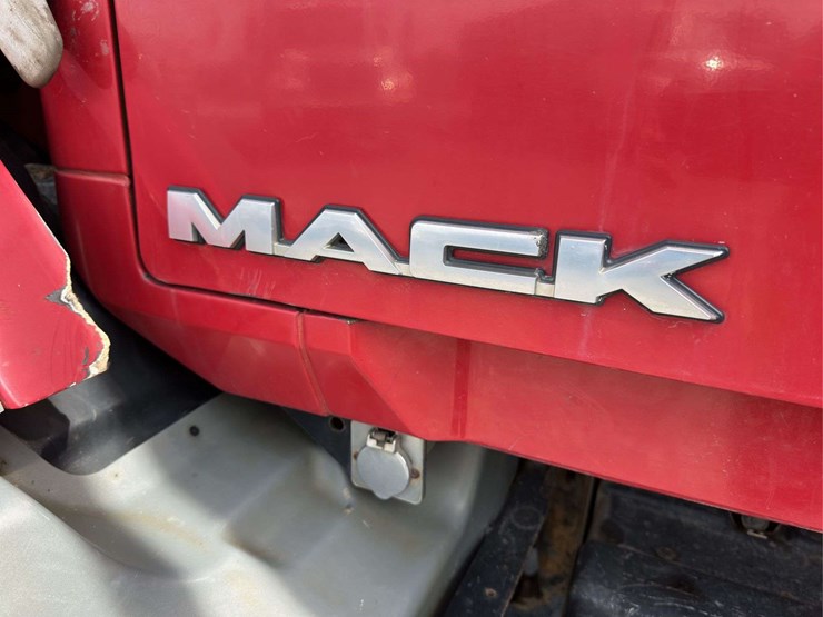 2009-mack-granite-gu813-image-14