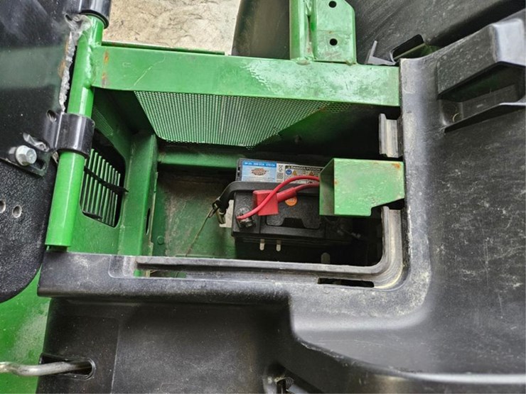2014-john-deere-gator-image-35