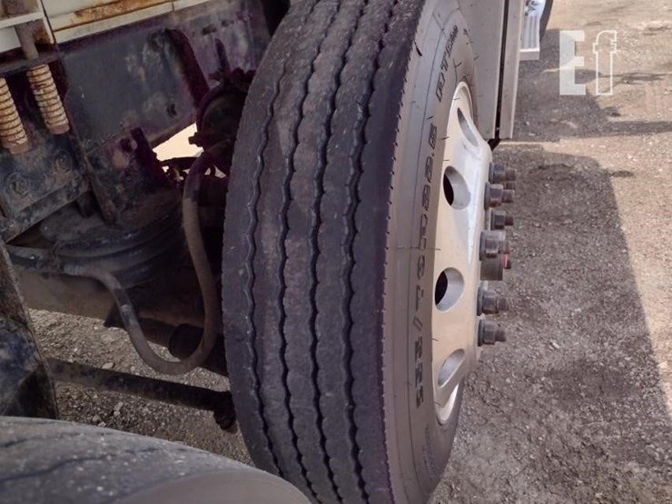 peterbilt-389-image-34