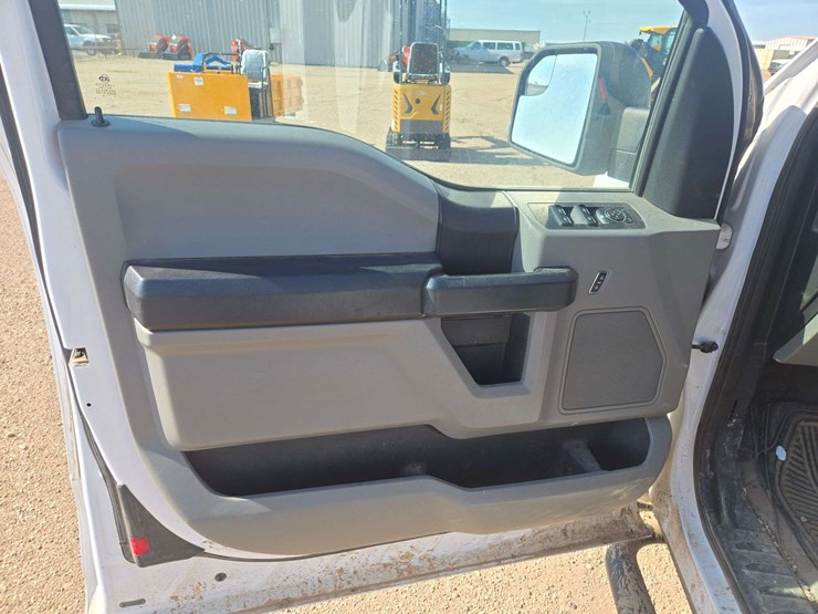 2015-ford-f150-xlt-image-11