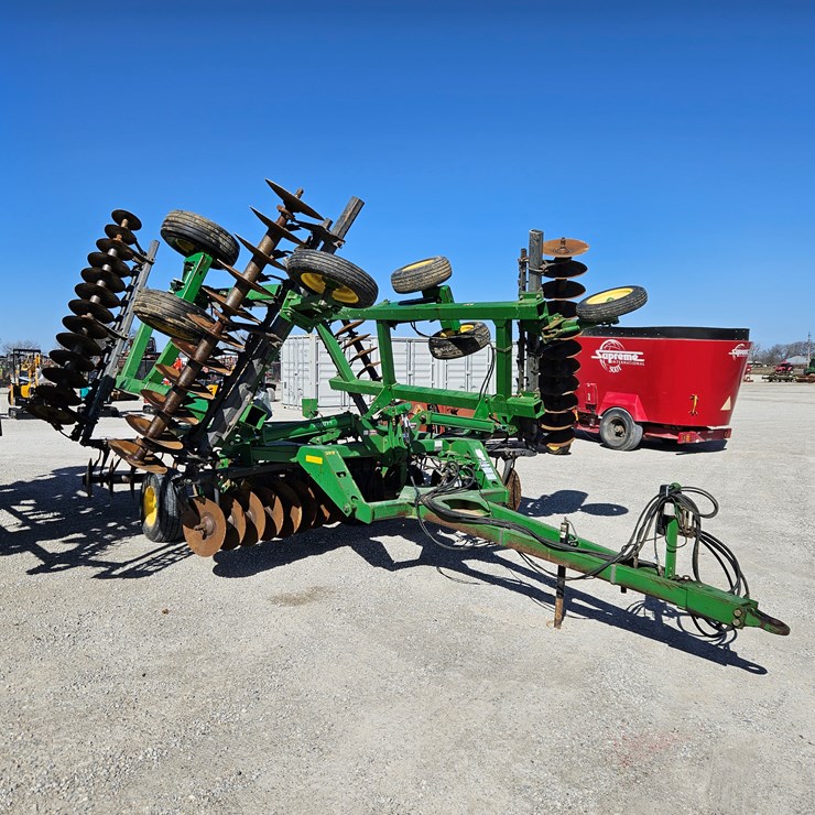 2010 JOHN DEERE 637