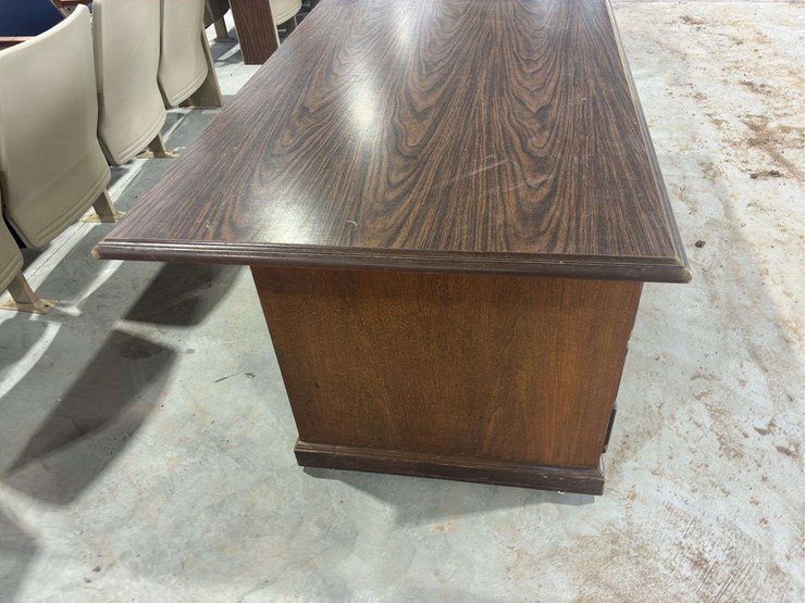 wooden-desk-image-3