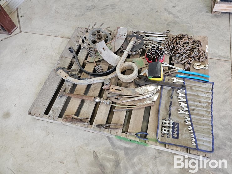 pallet-of-misc.-tools,-parts,-&-fasteners-image-8