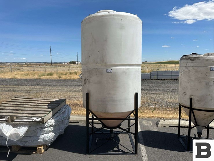ace-roto-mold-350-gallon-vertical-tank-image-1