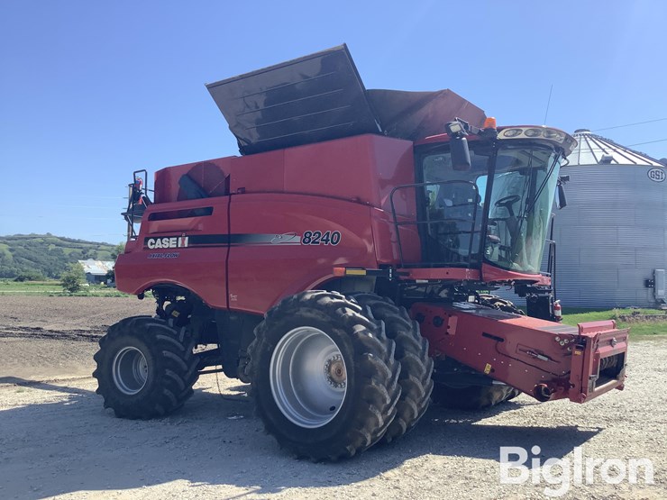 2016-case-ih-8240-image-3