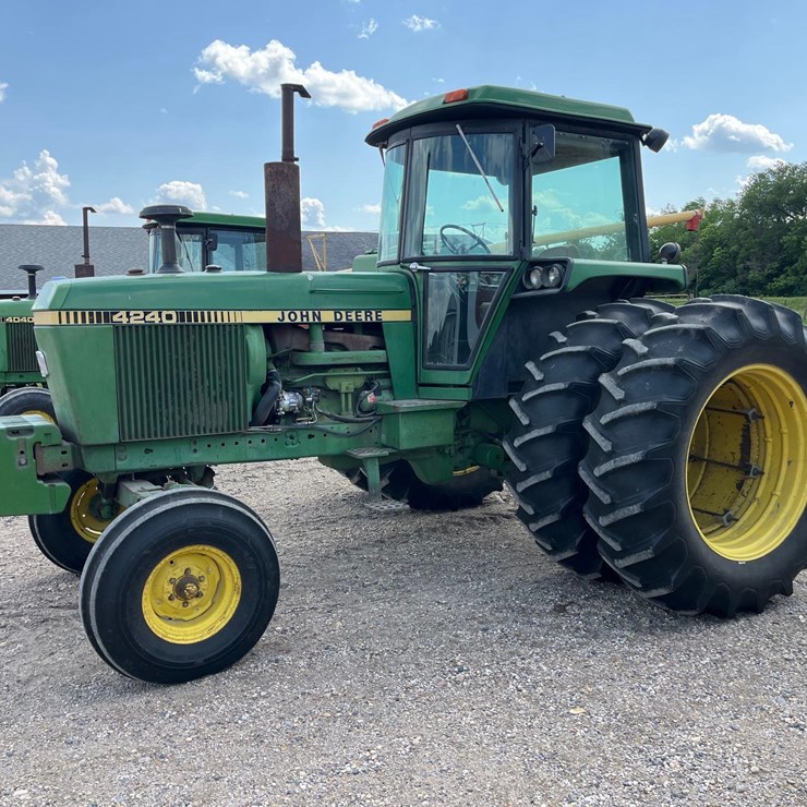 1981 JOHN DEERE 4240