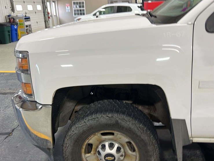 2018-chevrolet-silverado-2500hd-image-26