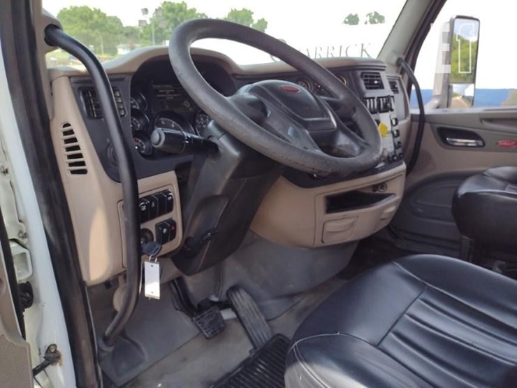 2019-peterbilt-567-image-13