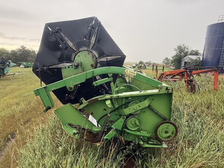john-deere-220-image-1
