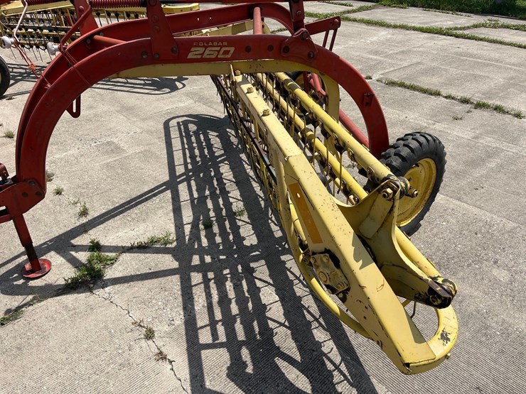 new-holland-260-image-7