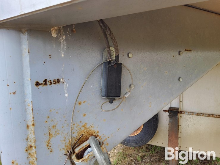 2002-wilson-5724t-t/a-gooseneck-livestock-trailer-image-11