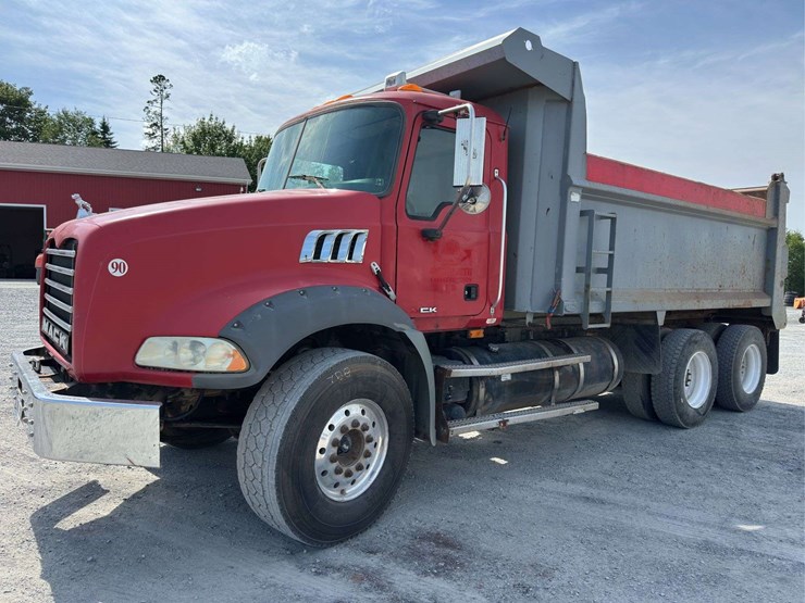 2009-mack-granite-gu813-image-1