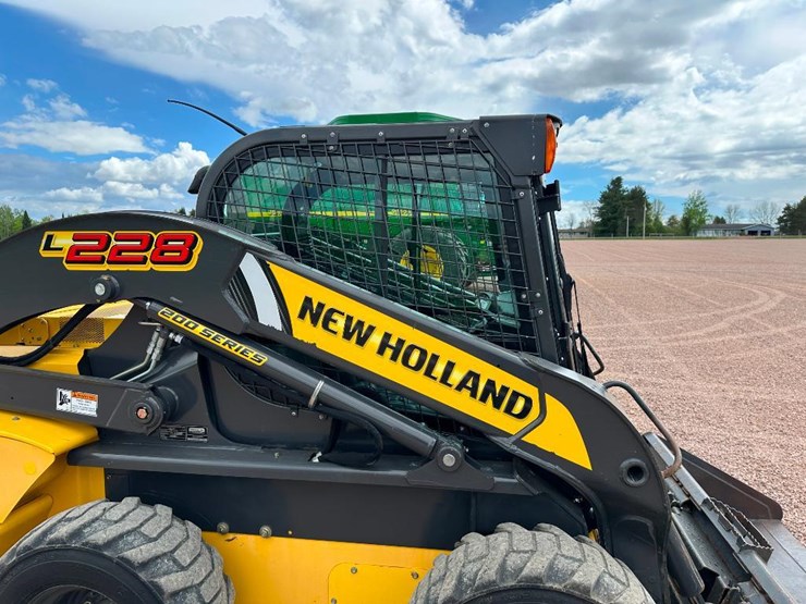 2018-new-holland-l228-image-21