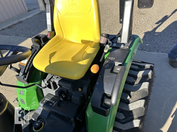 2015-john-deere-2025r-image-11