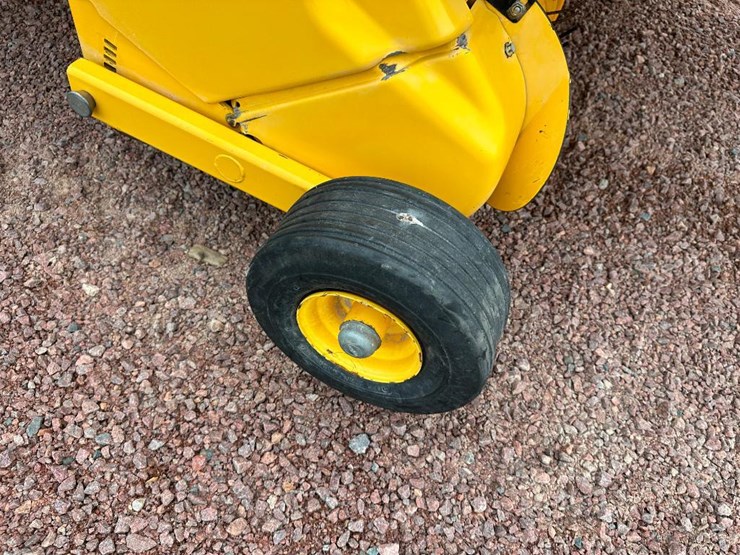 2014-new-holland-330-image-9