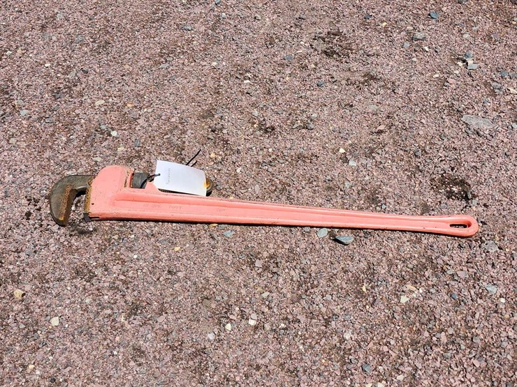 pipe-wrench-image-1