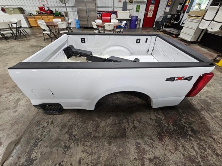 #391-•-2024-ford-8'-truck-box-image-2